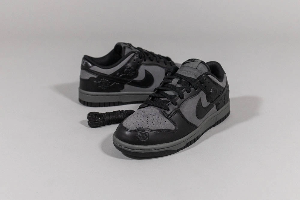 Women's Nike Dunk Low 'Black Roses'
